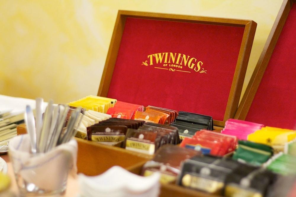 ホテル ウンゲリーア ヴァレーゼ 1946 バレーゼ エクステリア 写真